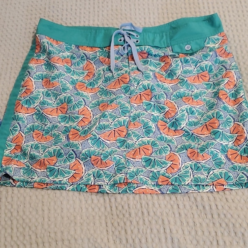 Vineyard Vines lime slice skirt size 4 (#20)